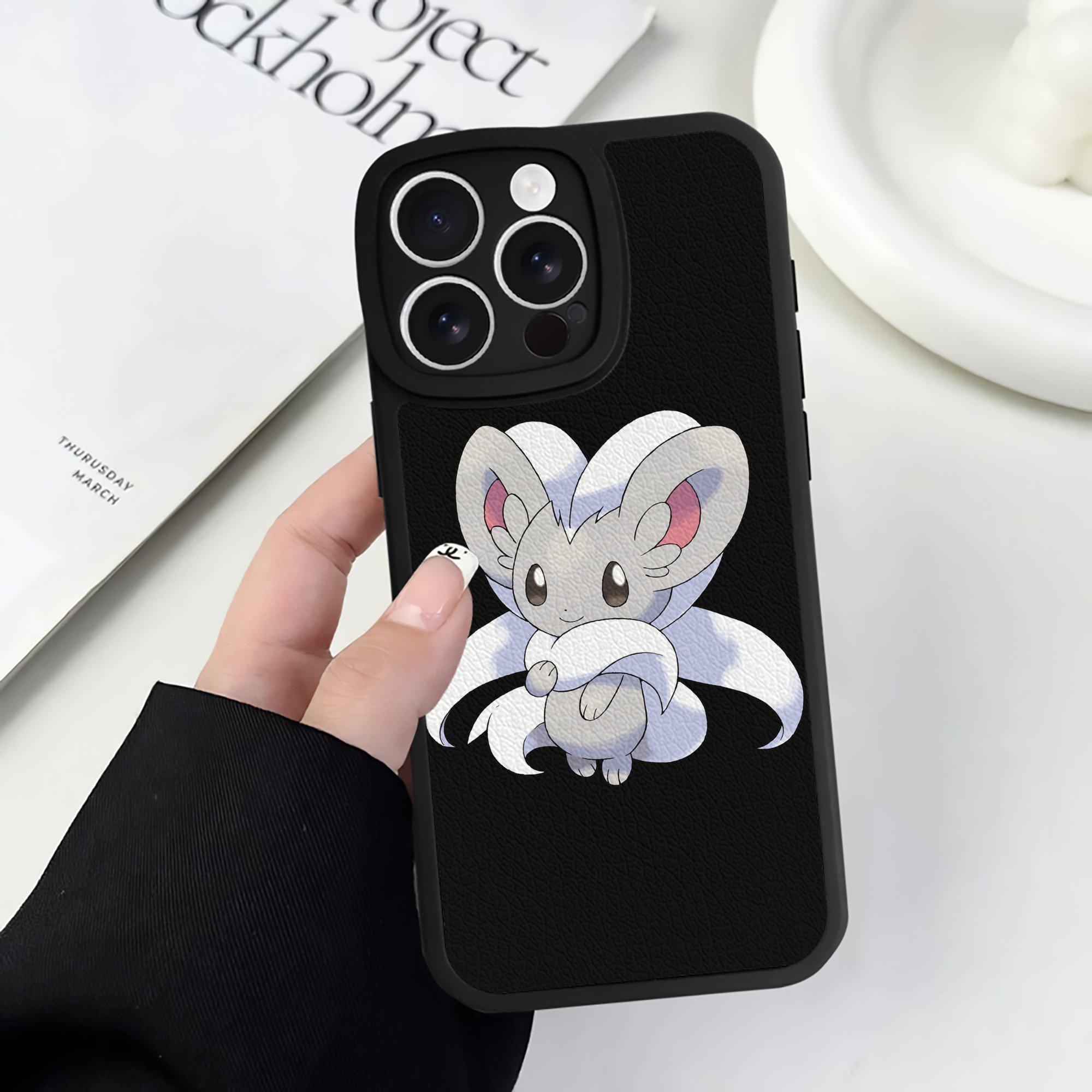 （画像用） ポケットモンスター Pokémon 【iPhone 16シリーズ対応】シリコンスマホケース（レザー調） 材質：シリコン